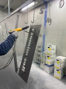 peinture au pistolet avant cuisson