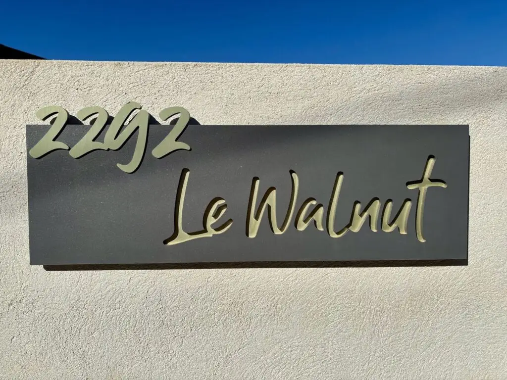enseigne design haut de gamme originale